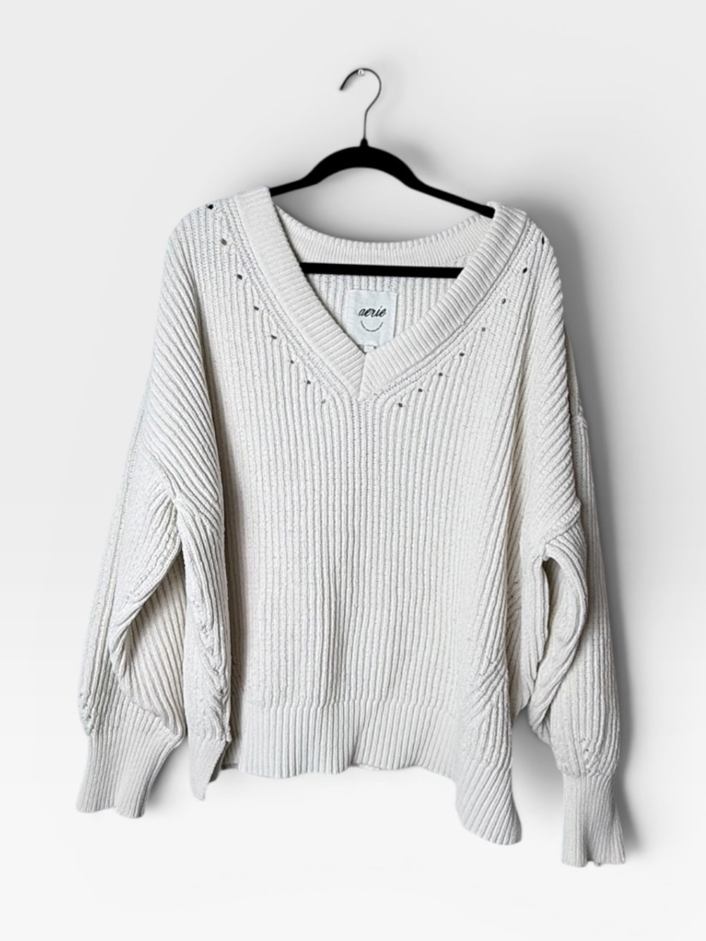 Aerie V-Kneck White Chunky Sweater Size Large (Q)
